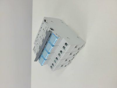 Перемикач трипозиційний  YRO YMTS-63 AC Manual Changeover Switch 4P 63A